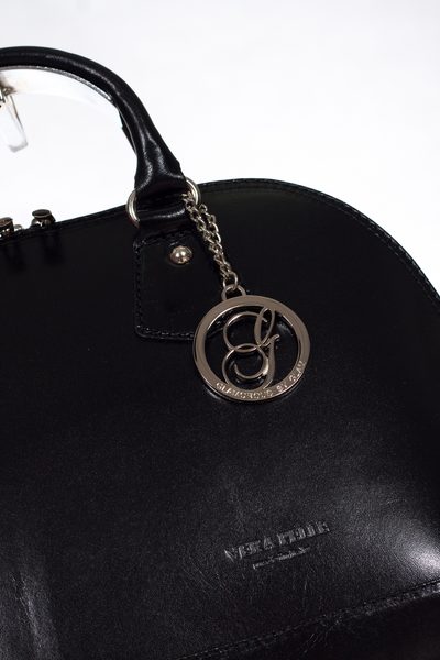 Dámská kožená kabelka černá se stříbrnými doplňky 