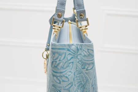 Dámská kožená kabelka ražená s květy - světle modrá -