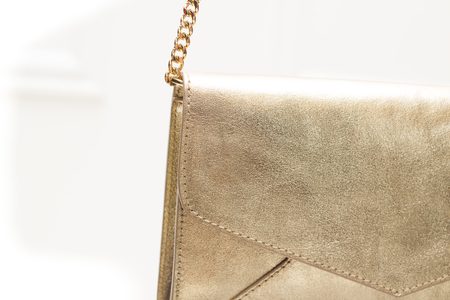 Dámské kožené psaníčko zlaté -