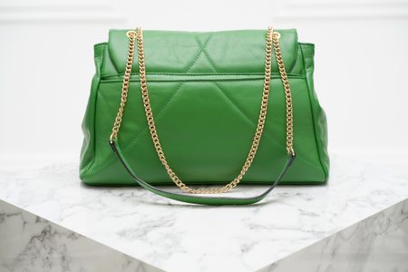 Dámska kožená kabelka prešívaná s retiazkou - zelená -