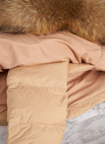 Poncho de puf pentru femei cu blană naturală de raton, bej -