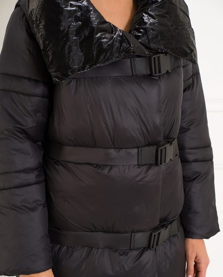 Dámská zimní oversize bunda s přezkami černá -