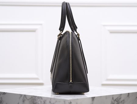 Geantă de mână din piele pentru femei Guess Luxe - Neagră -