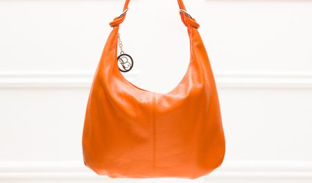 Dámská kožená kabelka přes rameno s kroužky - oranžová -