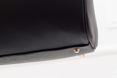 Dámska kožená kabelka Gulati tvar - čierna -