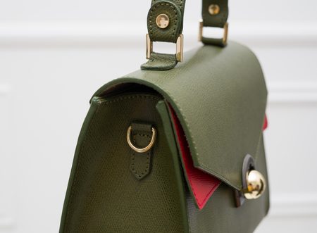 Kožená kabelka ražená do ruky zeleno - červená -