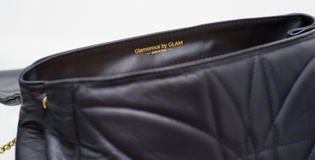 Dámská kožená kabelka prošívaná s řetízkem - tmavě modrá -