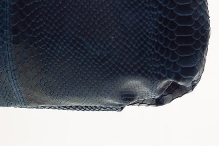 Dámska kožená kabelka s krúžkami had - modrá -