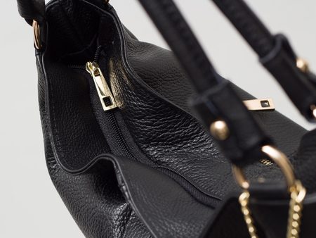 Čierna kožená kabelky so zipsom -