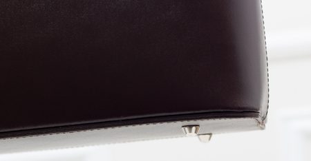 Dámska kožená kabelka pevná so strieborným zdobením - tmavo hnedá -