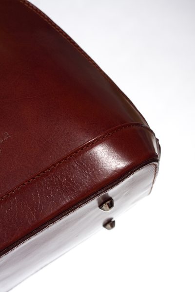 GbyG kožená kabelka kaštanová kufříkový tvar -