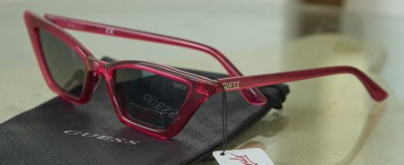 Damskie okulary przeciwsłoneczne Guess - czerwony -