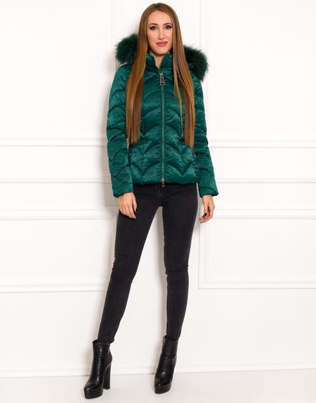 Exkluzívna krátka zimná bunda s pravou kožušinou smaragdovo zelená -