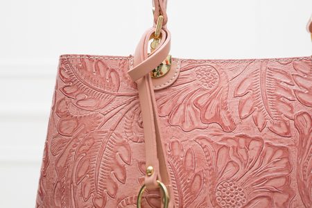Dámská kožená kabelka ražená s květy - světle růžová -