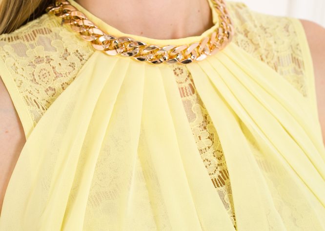 Šifónové šaty s čipkovanými chrbtom žlté