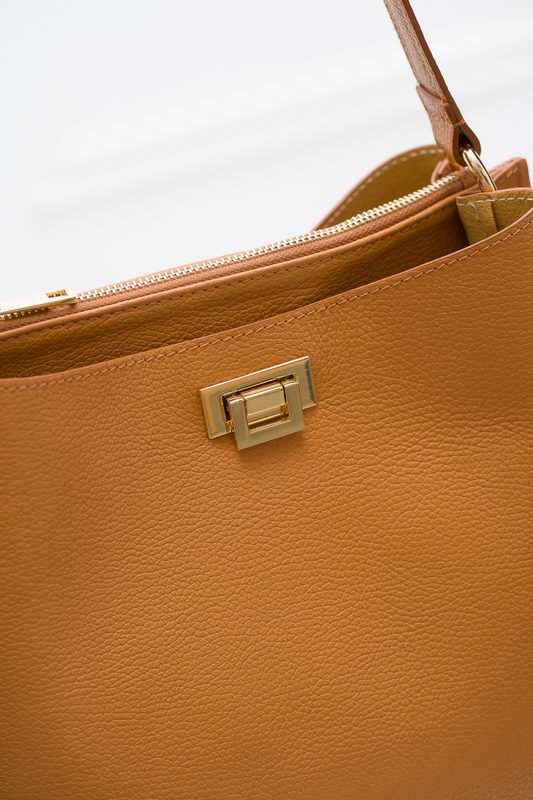 Dámská kožená kabelka se zlatými detaily - coyo