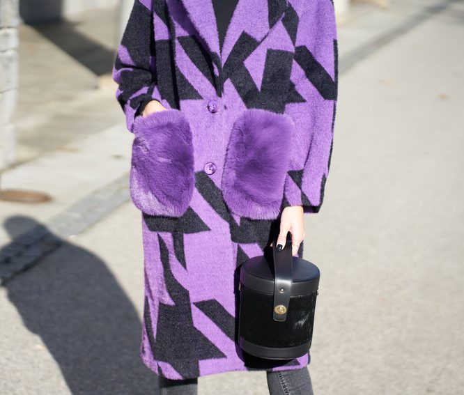 Dámský oboustranný kabát s kapsami fialový