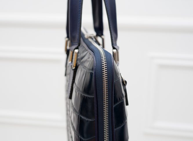 Elegantní kožená unisex kabelka tmavě modrá