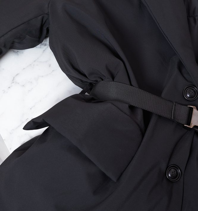Dámská zimní bunda černá s páskem