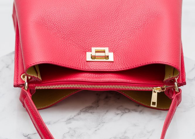 Dámská kožená kabelka se zlatými detaily - červená