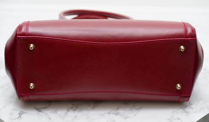 Kožená kabelka pevná s přední kapsičkou - tmavě červená