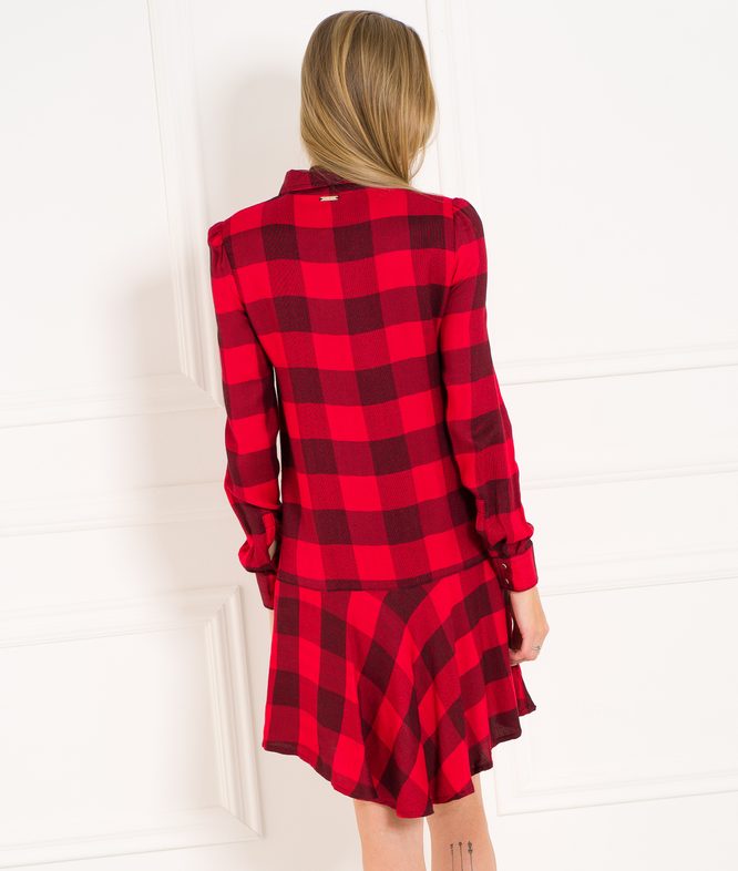 Dámske kockované šaty Guess čierno - červená