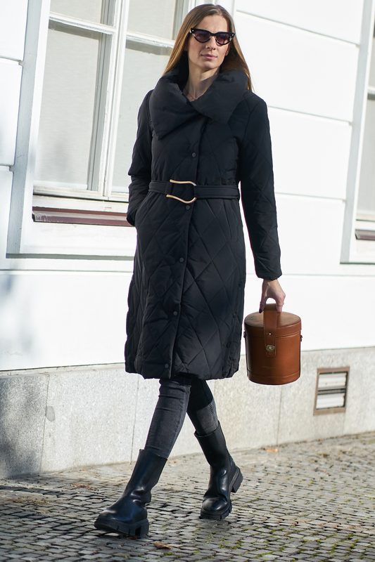 Dámská černá exkluzivní prošívaná zimní bunda