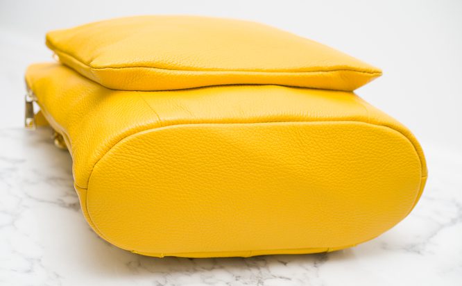 Dámsky kožený batoh jednoduchý - žltá