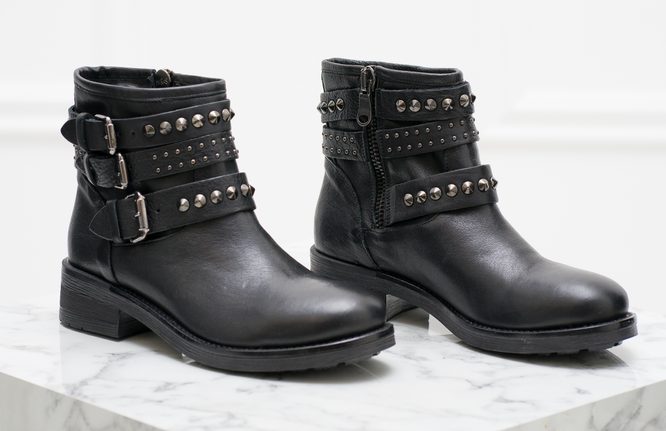 Dámské kožené kotníkové boty s přezkami - černá
