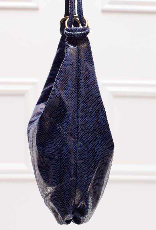 Kožená kabelka s hadím vzorom a krúžky - tmavá modrá