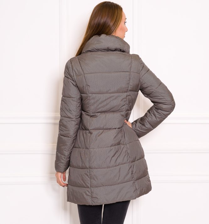 Dámská zimní bunda s jemným vzorem černo - béžová