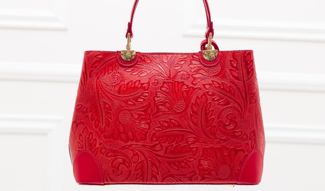 Dámská kožená kabelka ražená s květy - červená