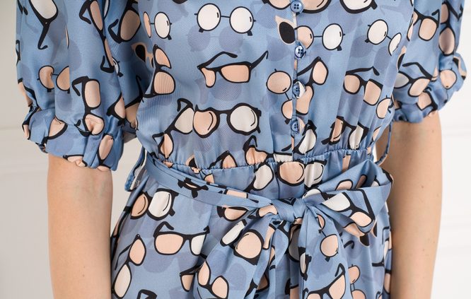 Dámské košilové midi šaty s motivem brýlí - světle modrá