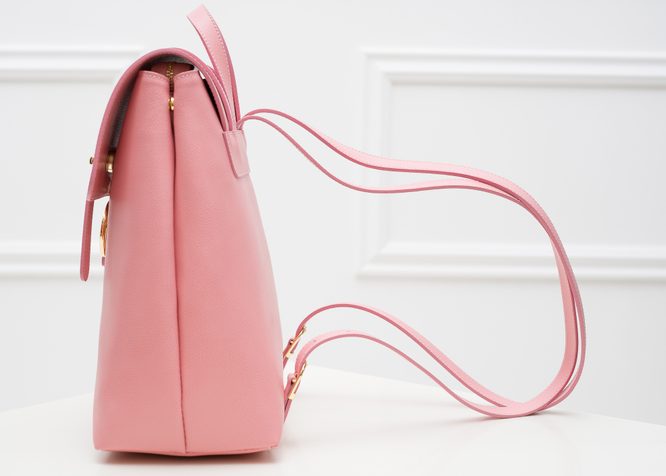 Dámsky kožený batoh na patenty razený - svetlo ružový