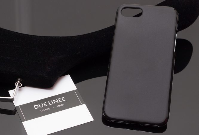 Husă pentru iPhone 7/8 Due Linee - Neagră