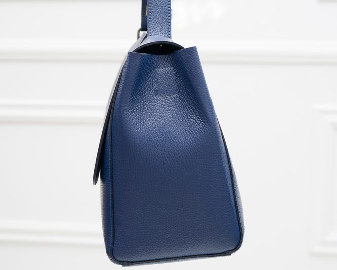 Dámská kožená kabelka přes rameno s klopou - tmavě modrá