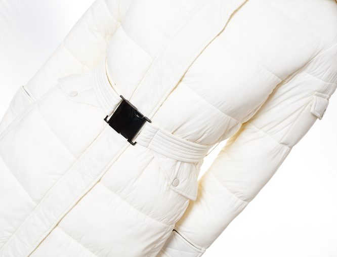 Dámská zimní bunda bílá s páskem