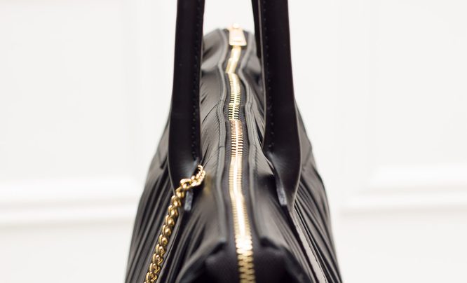 Dámská kožená kabelka větší s třásněmi - černá