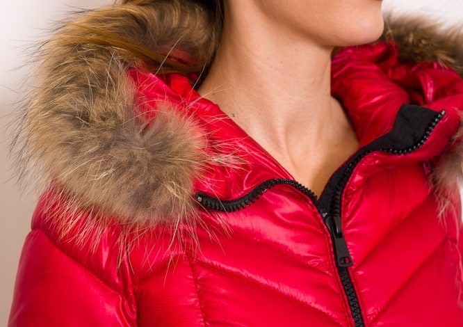 Dámská zimní bunda vypasovaná s pravým mývalovcem - červená