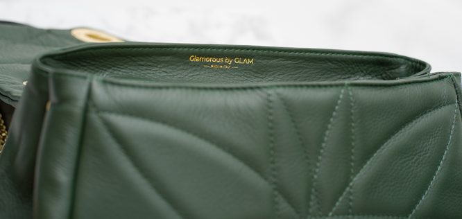 Dámská kožená kabelka prošívaná s řetízkem - tmavě zelená