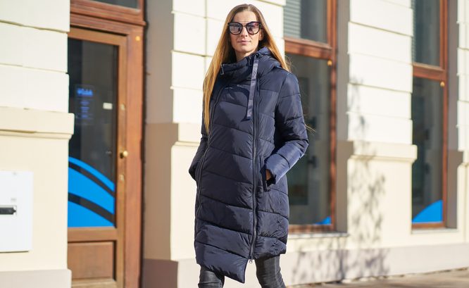 Dámská zimní bunda s asymetrickým zipem tmavě modrá