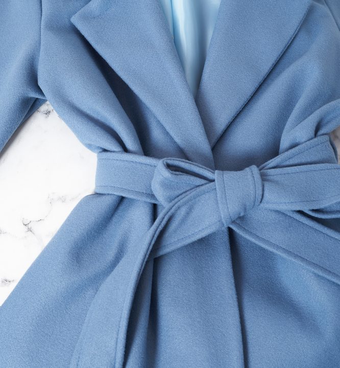 Dámský oversize flaušový kabát s vázáním světle modrý