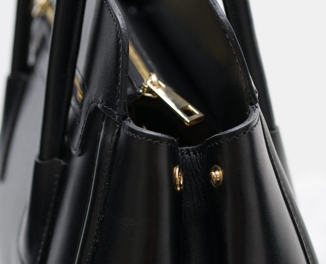 Kožená kabelka pevná s přední kapsičkou - černá