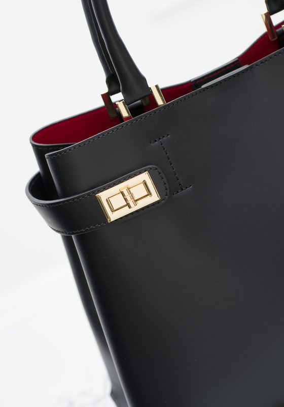 Dámská exkluzivní kabelka se zlatými detaily - černá