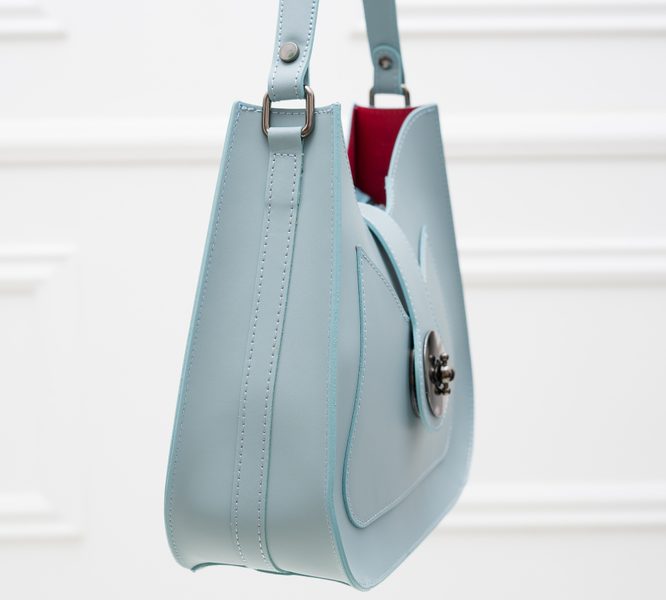 Elegantní kabelka přes rameno světle modrá