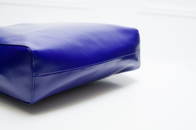 Damska skórzana torebka na ramię Guy Laroche Paris - niebieski