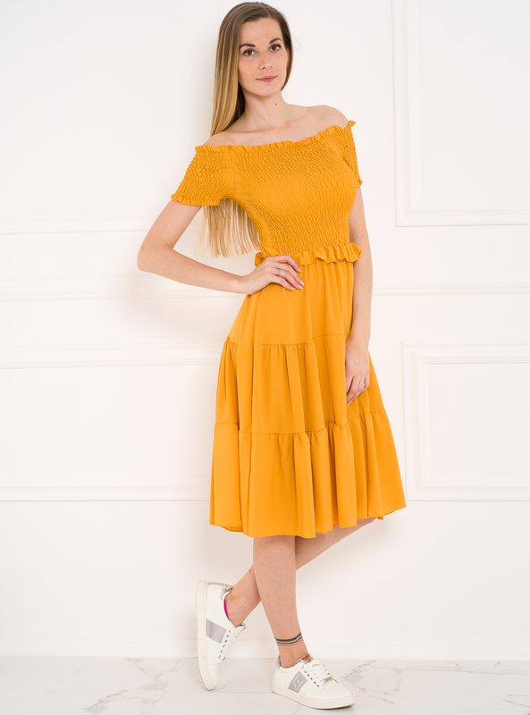 Letní šaty s řasením žluté