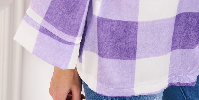 Dámska saténové kimono na zaväzovanie so vzorom kociek - fialová