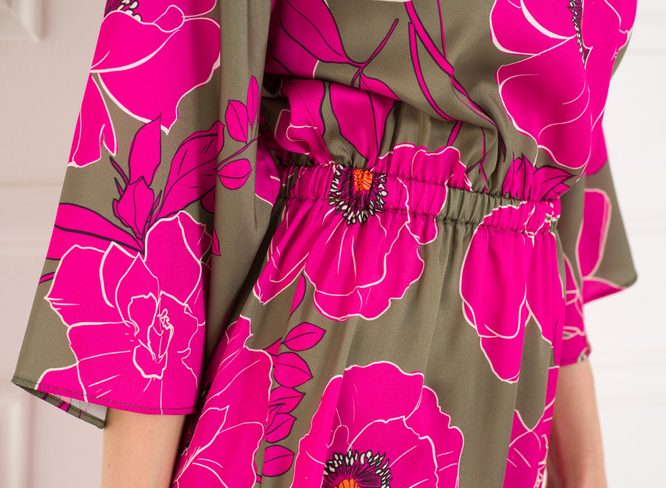 Dámské šaty s květy fuchsiově - zelená