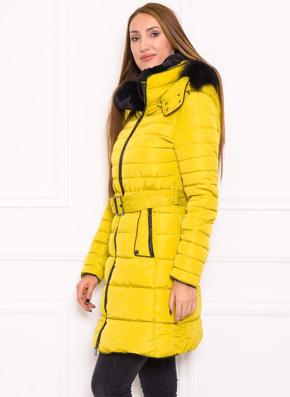 Dámska zimná bunda s čiernou koženkou a pásikom - žltá